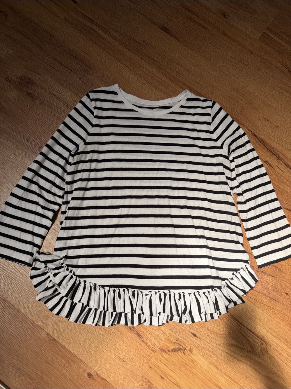 kate spade Black & White Striped Top with ruffled hem, size L - Picture 2 of 3